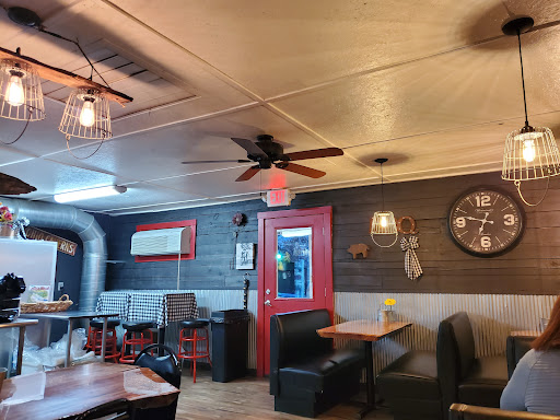 Uncle Beth's BBQ - Visual
