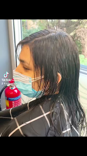 Opinii despre Κομμωτήριο Εύα în Χαλάνδρι - Κουρείο