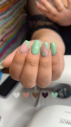 Taine nails - Thumbnail