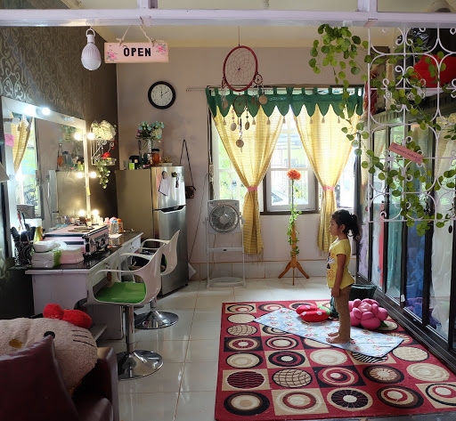 Make Up Studio's ANDI PUTRI