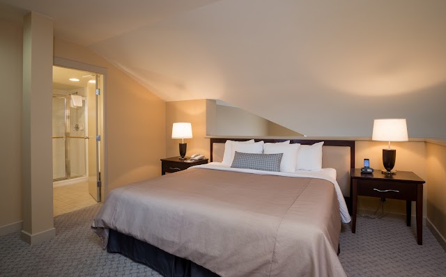 Crystal Lodge & Suites, Whistler Hotel