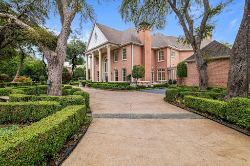 Dawn Lawrence, Real Estate Specialist - Thumbnail
