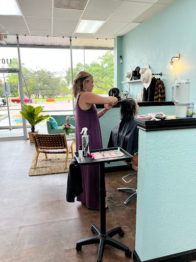 Reserved Salon - Visual