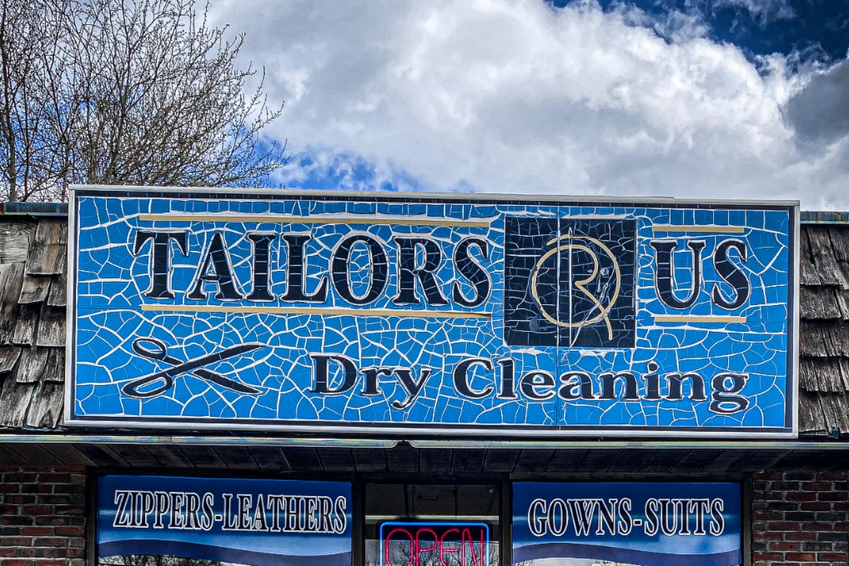 Dirty Laundry - Cumberland facility with washing machines in Cumberland