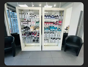 Photo n°2 de mesnil coiff à Le Mesnil-le-Roi (Salon de coiffure)