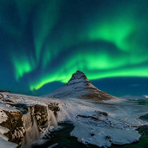 Dreaming of Iceland’s magical Northern Lights, waterfalls and black-sand beaches? Smiles To Miles… post image