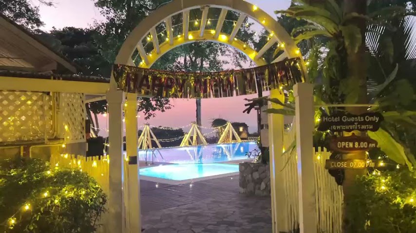 Birds & Bees Resort by null