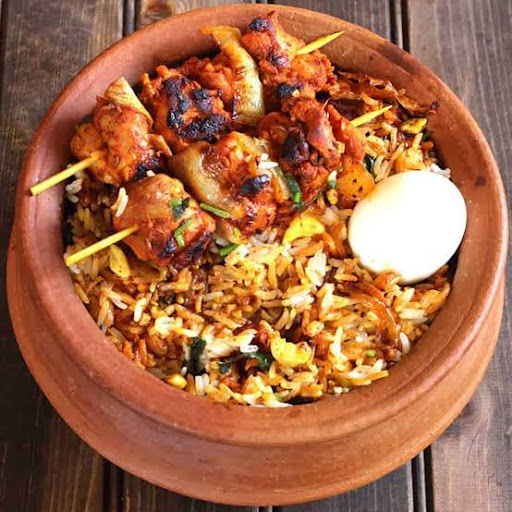 Happy Sunday, Akola! ☀️ Craving the best biryani in town to complete your weekend? At Aroma Birya… post image