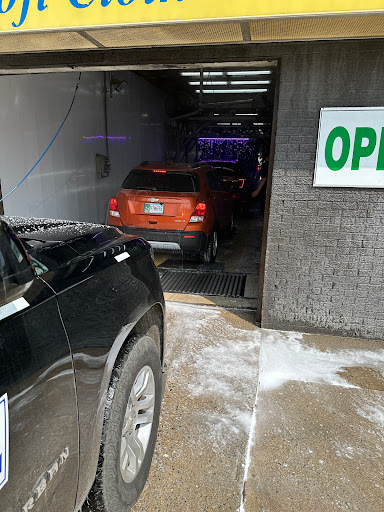 Walt's Soft Cloth Car Wash Logo