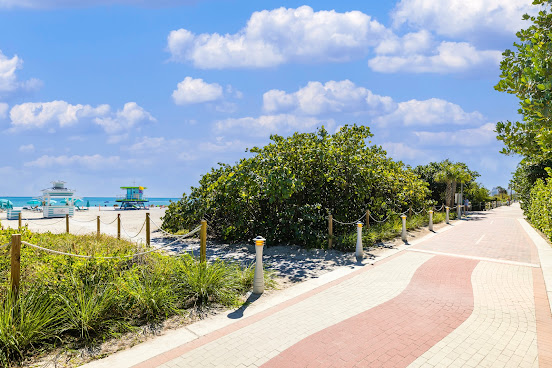 The Palms Hotel & Spa by null