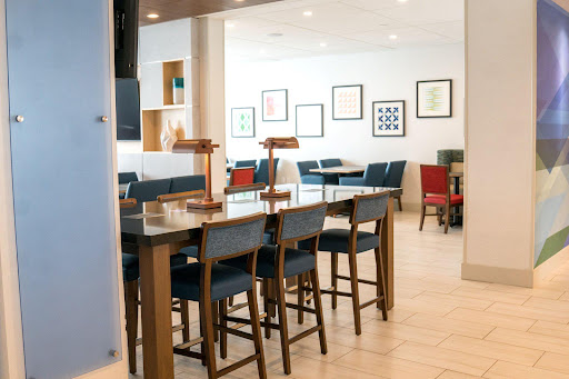 Holiday Inn Express & Suites Brandon, an IHG Hotel - Thumbnail