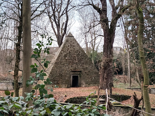 Mausoleumspyramide Gallery - Germany