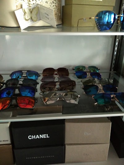 Photos of D'LUXURY FASHION