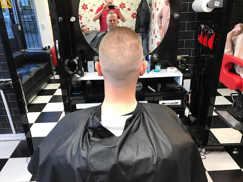 ARONS CUTS photo 3