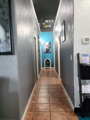 Bombshell Tanning Salon - Visual