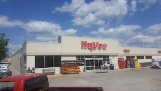 Hy-Vee Grocery Store
