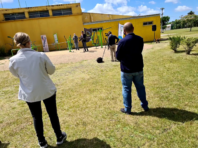 Opiniones de Plaza de Deportes Prof. Roberto Rosso en Colonia - Gimnasio