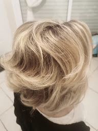 Photo n°9 de TM Coiffure à Saint-Même-les-Carrières (Salon de coiffure)