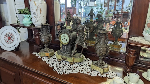 Timeless treasures secondhand, vintage and antiques - Thumbnail