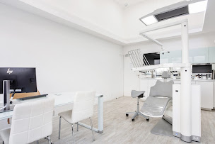 Photo n°13 de Dr Ramtin Taghavi Larigani- implant prothèse à Vauréal (Urgences dentaires)