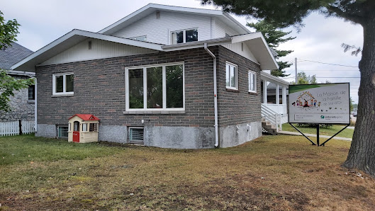 Maison de la Famille de Val-d'Or (La) 1009 6e Rue, Val-d'Or, QC J9P 3W4, Canada