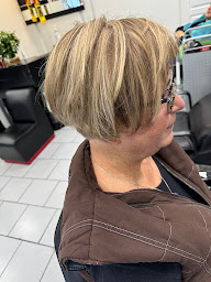 Photo n°4 de Z-Hair coiffeur coloriste visagiste à Saint-Denis (Salon de coiffure)