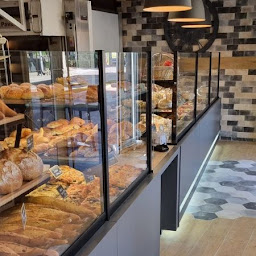 Photo n°1 de Le Fournil De Solliès - Maison Sarroche à Solliès-Pont (Sandwicherie)