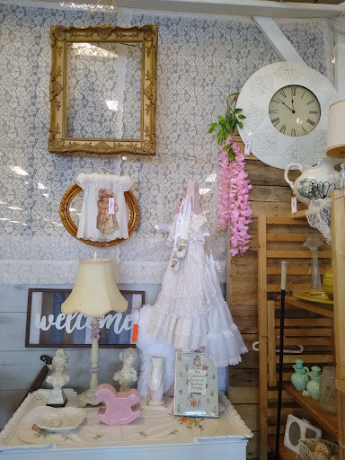 Paradise Vintage, Antiques and More Gallery - United States