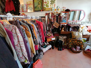 Photo n°15 de Les Petites Trouvailles de Mélanie à Jupilles (Friperie)