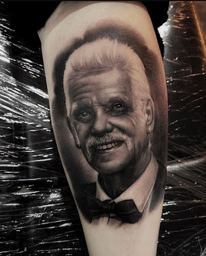 Bloc 18, Calea București, Pitești 110153