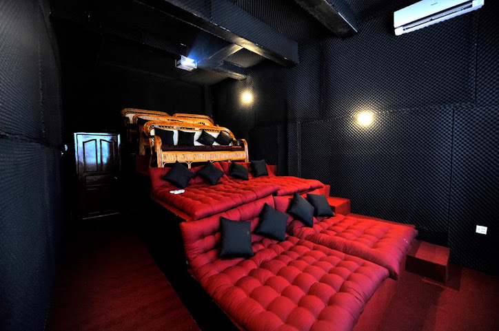 11 Happy Backpacker by null