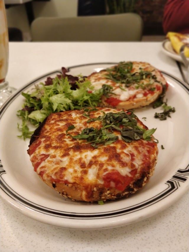 Baz Bagel & Restaurant
