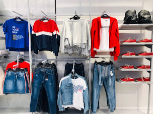 Photo n°7 de GEMO NANTES - BASSE GOULAINE Chaussures et Vêtements à Basse-Goulaine (Magasin de vêtements pour femmes)