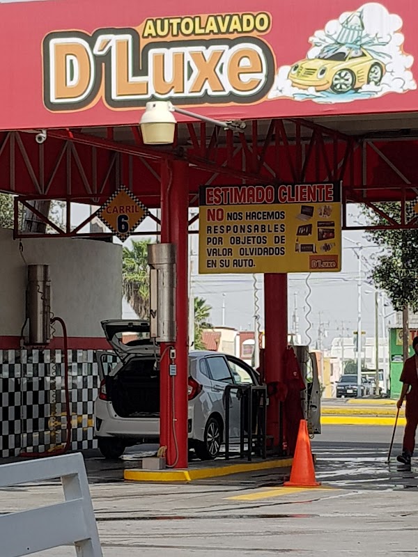 D'Luxe Car Wash, Los Reales 2o Sector, Av. Rómulo Garza 105, Los Reales