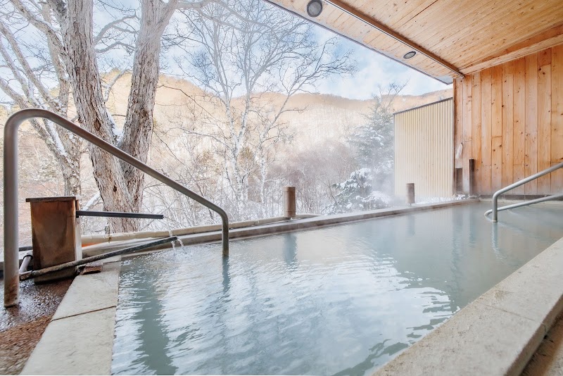 志賀高原 白い温泉 渓谷の湯