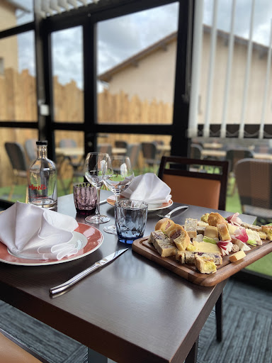 Photo 1 - Monts Restaurant