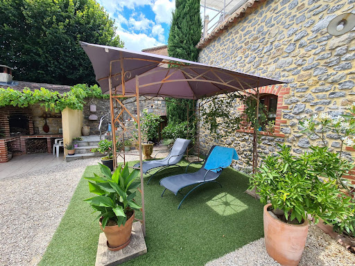 Photo de Mas du tilleul : Mas de caractère, Gîtes de groupe, avec piscine et jardin, à la campagne, dans le Gard