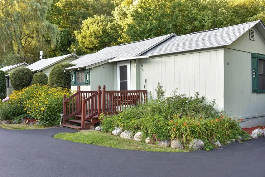 Adirondack Sunrise Motel and Cabins