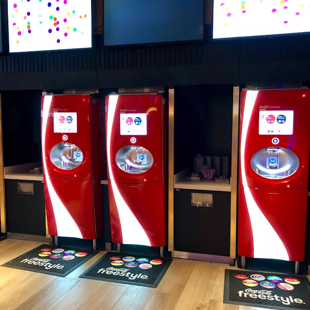 UCI Luxe Mercedes Platz