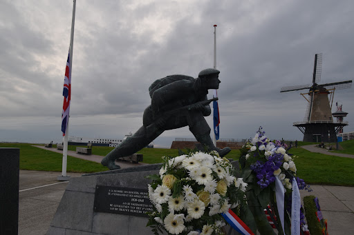Uncle Beach Memorial Vlissingen - Thumbnail