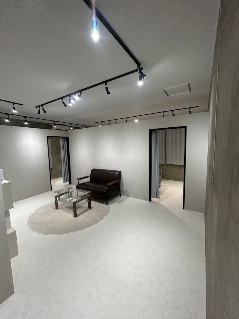 沖縄美容皮膚専科 L A N A T U R E慢性ニキビ/毛孔性苔癬専門院