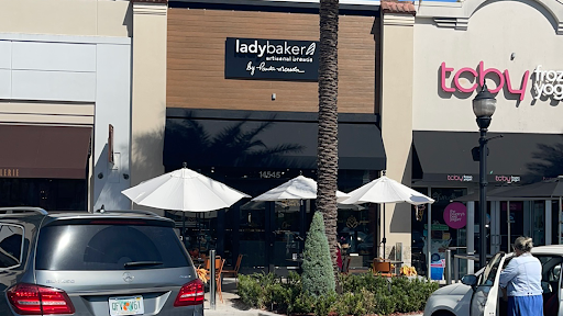 Lady Baker - Visual