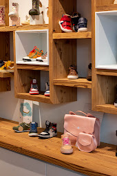 Photo n°18 de Petits Coeurs - Chaussures enfants - Sallanches à Sallanches (Magasin pour enfants)