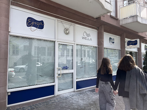 Enza - her hairdresser at city hall