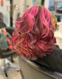 Photo n°4 de Yonathan's - Coloriste Expert à Paris à Paris (Salon de coiffure)