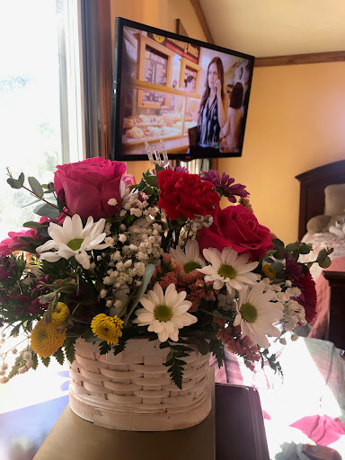 Flo's Floral And Gift Shop - Thumbnail