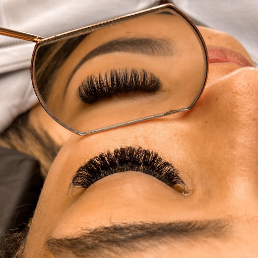 Pretty little Lash Co.