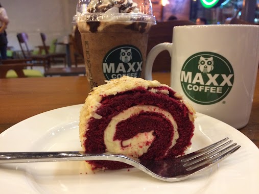 Maxx Coffee, Author: Billy Lim