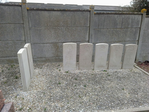 Reumont Commonwealth War Graves - Thumbnail