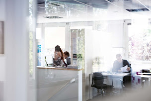 Photo n°5 de Fabre & de Nombel - assurances des entreprises à Bordeaux à Bruges (Agence d'assurance)